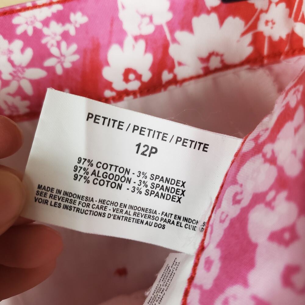 Vintage Bandolino Pink Floral Bermuda Shorts Size 12P - Picture 9 of 10